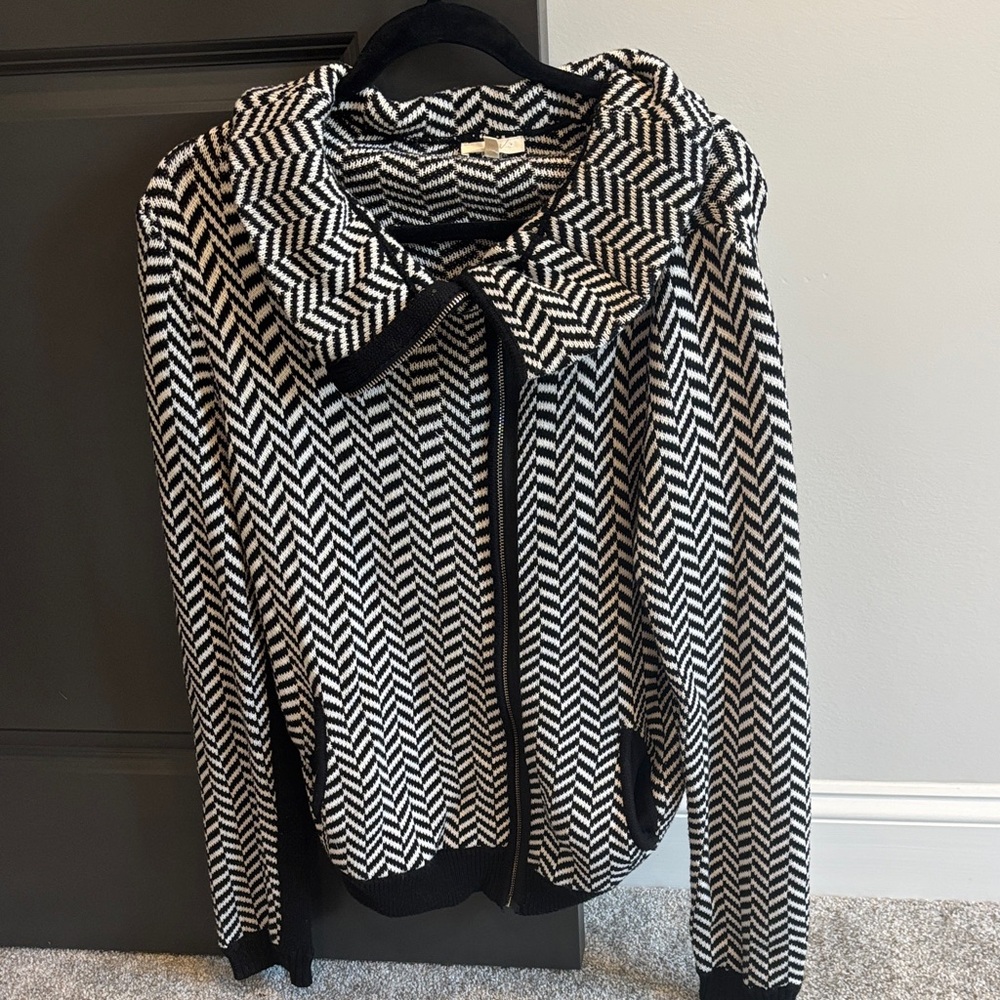 Mystree Monochrome Chevron Knit Top medium